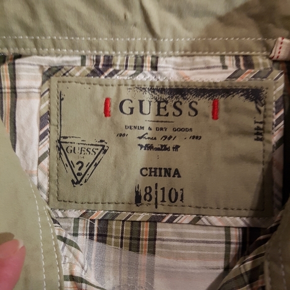 Guess boys size 8/10 plaid snap closure short sleeve shirt, 2 pockets, EUC - Picture 4 of 4